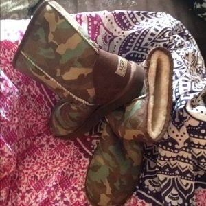 Ankle length camo boots